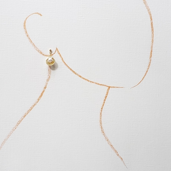 Gold plated ball post shell with pearl earring - Picture 6 of 7